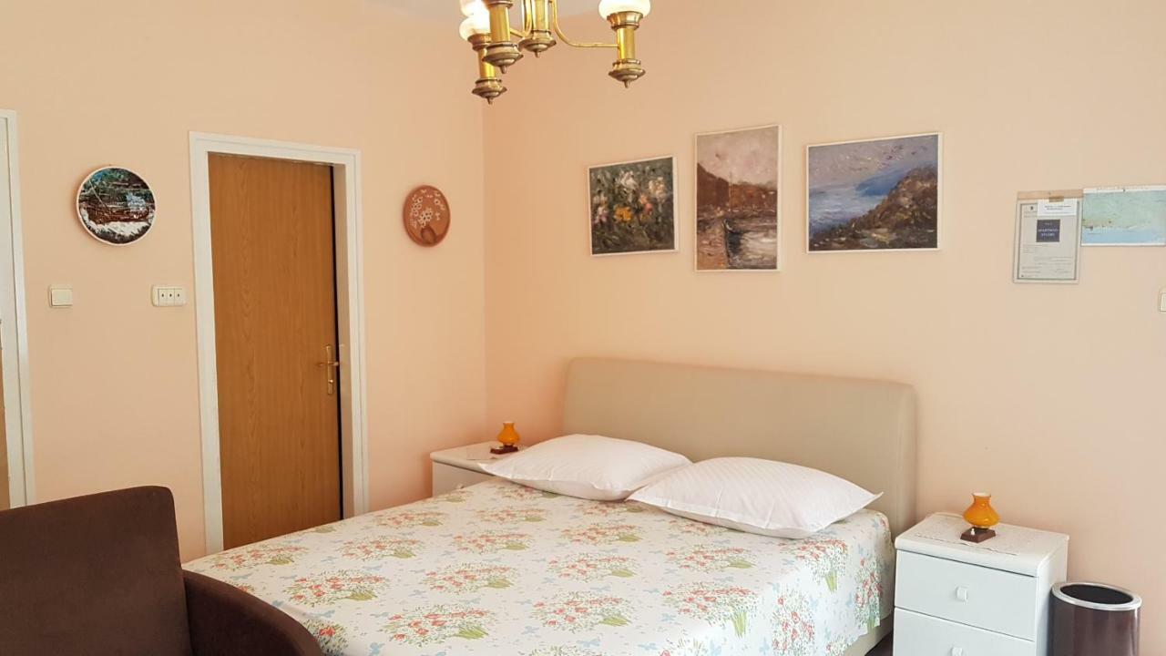 Apartments Anita - One Bedroom Apartment With Garden Матульи Экстерьер фото